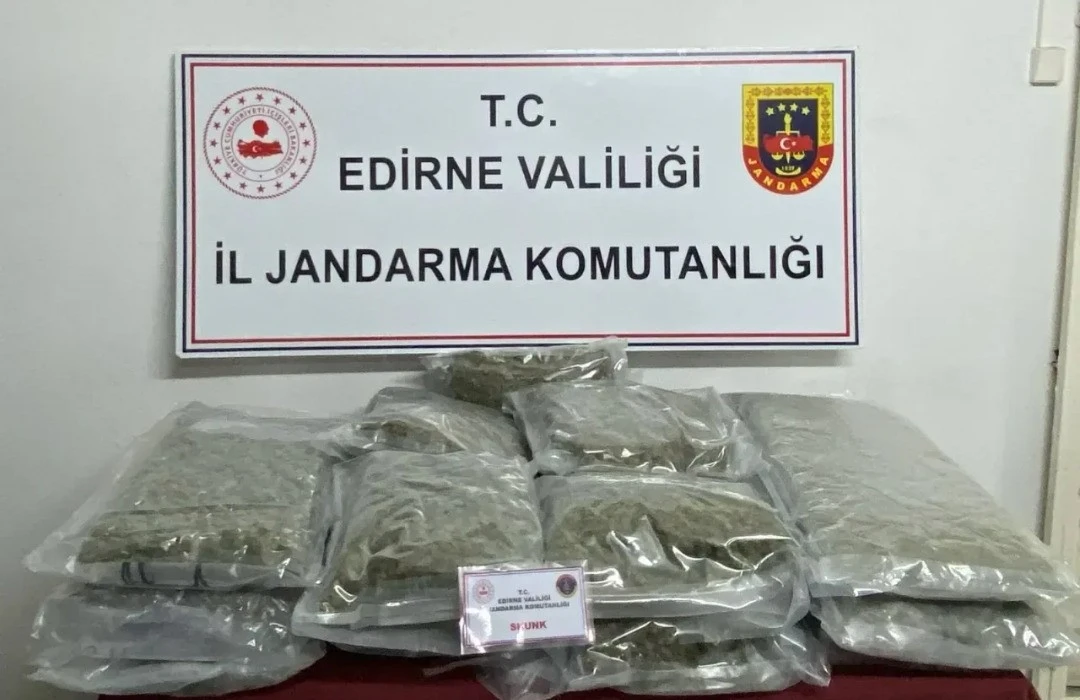 Edirne’de 16.5 kilo skunk ele geçirildi
