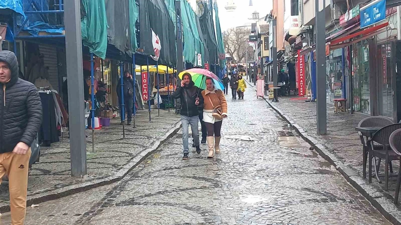 Edirne&rsquo;de beklenen yağış başladı
