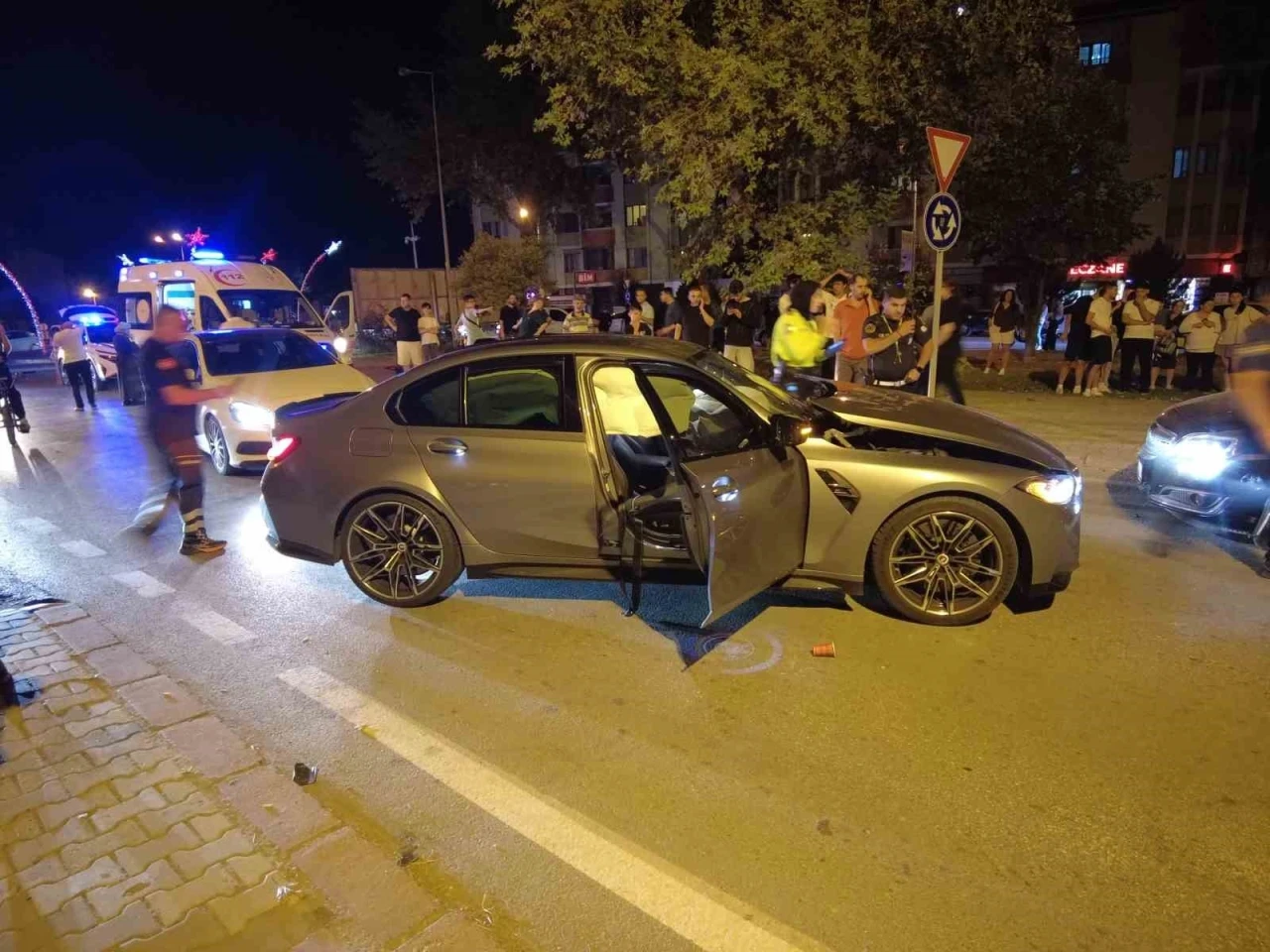 Edirne’de iki otomobil çarpıştı: 3 yaralı
