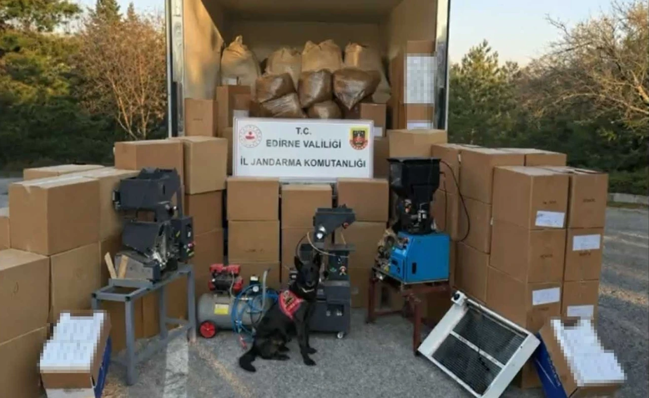 Edirne&rsquo;de ka&ccedil;ak t&uuml;t&uuml;n operasyonu: Tonlarca malzeme ele ge&ccedil;irildi
