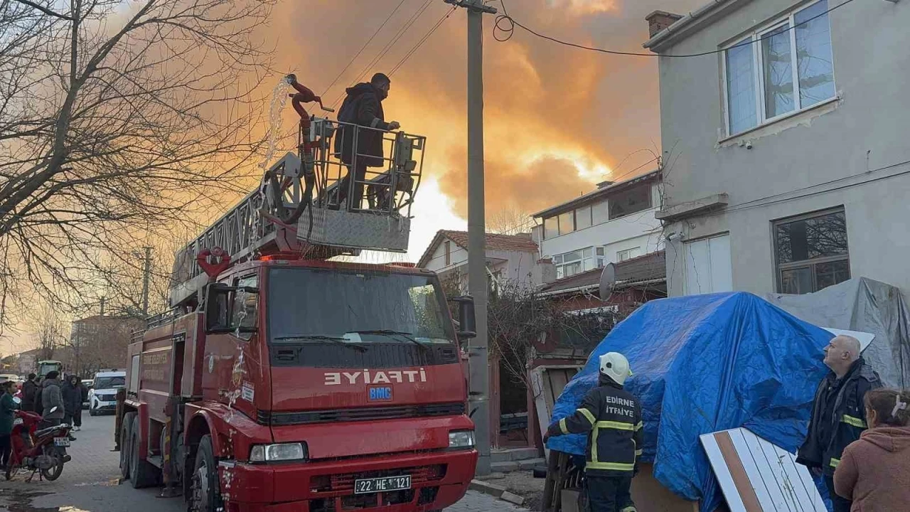 Edirne&rsquo;de k&ouml;m&uuml;rl&uuml;kler alevlere teslim oldu
