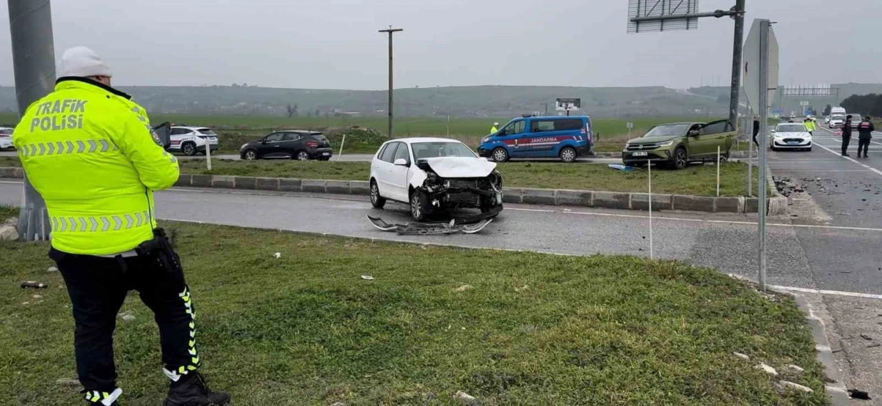Edirne&rsquo;de otomobiller &ccedil;arpıştı: 7 yaralı
