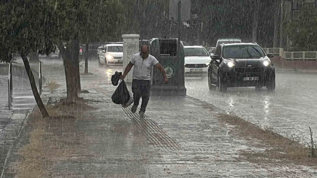 Edirne&rsquo;de sağanak yağış etkili oldu
