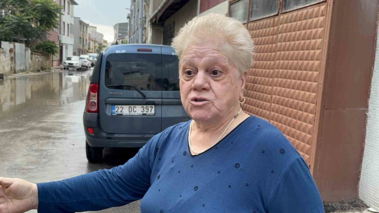 Edirne’de sağanak yolları göle çevirdi
