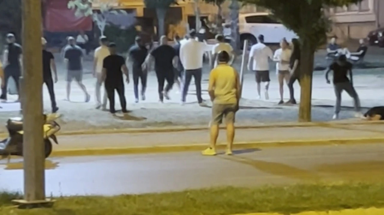 Edirne’de tekmeli yumruklu kavga kamerada
