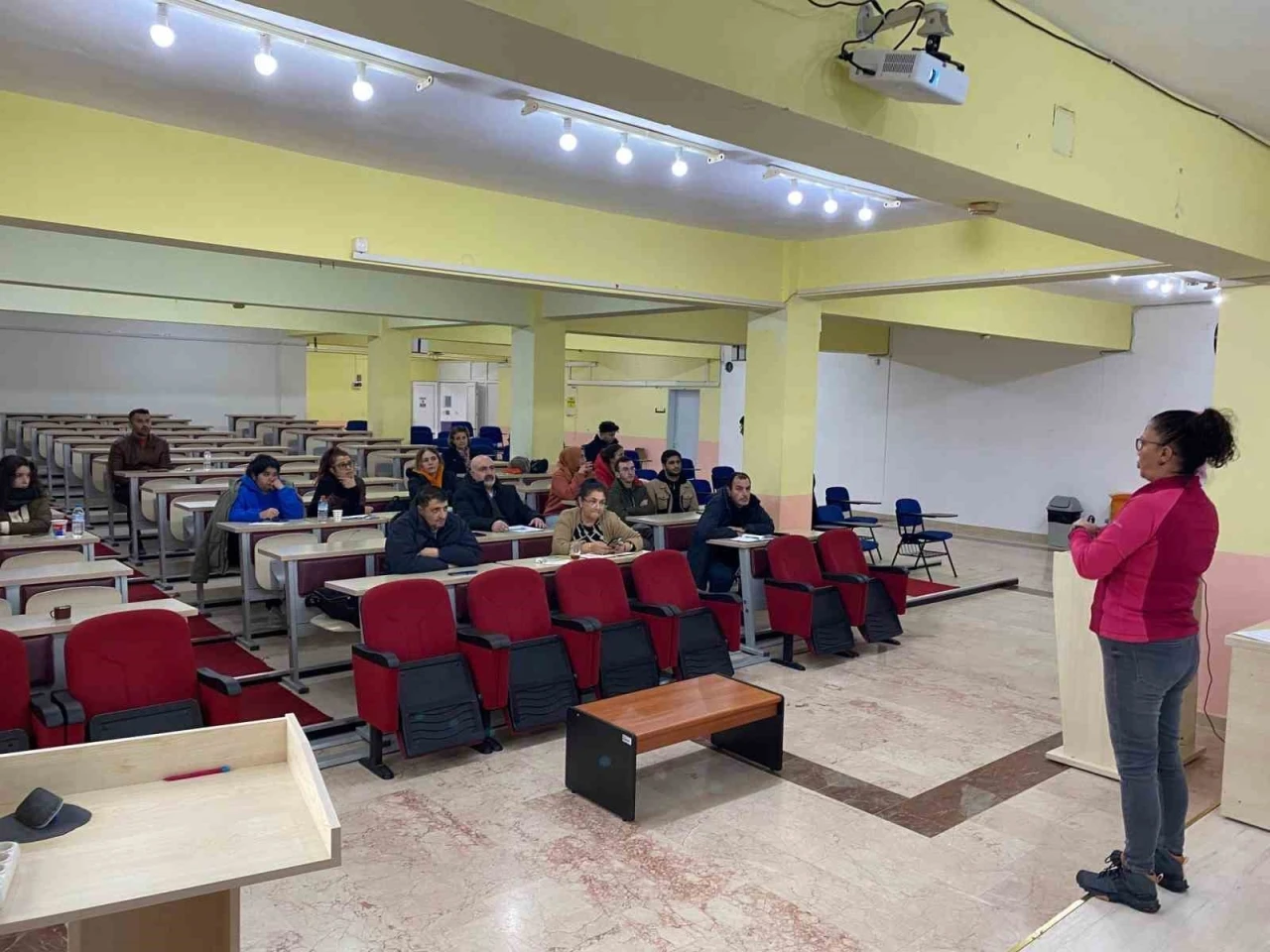 Edremit MYO &ouml;ğrencilerine hijyen eğitimi verildi
