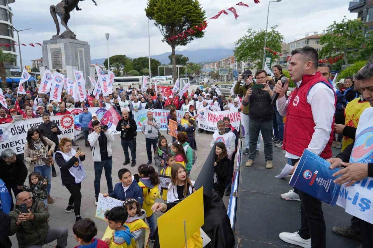 Edremit’te 1 Mayıs Emek ve Dayanışma Günü kutlandı

