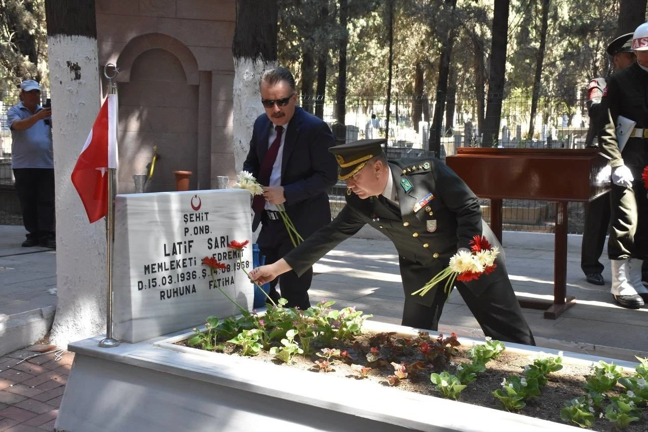 Edremit’te 15 Temmuz etkinlikleri şehitlik ziyaretiyle başladı
