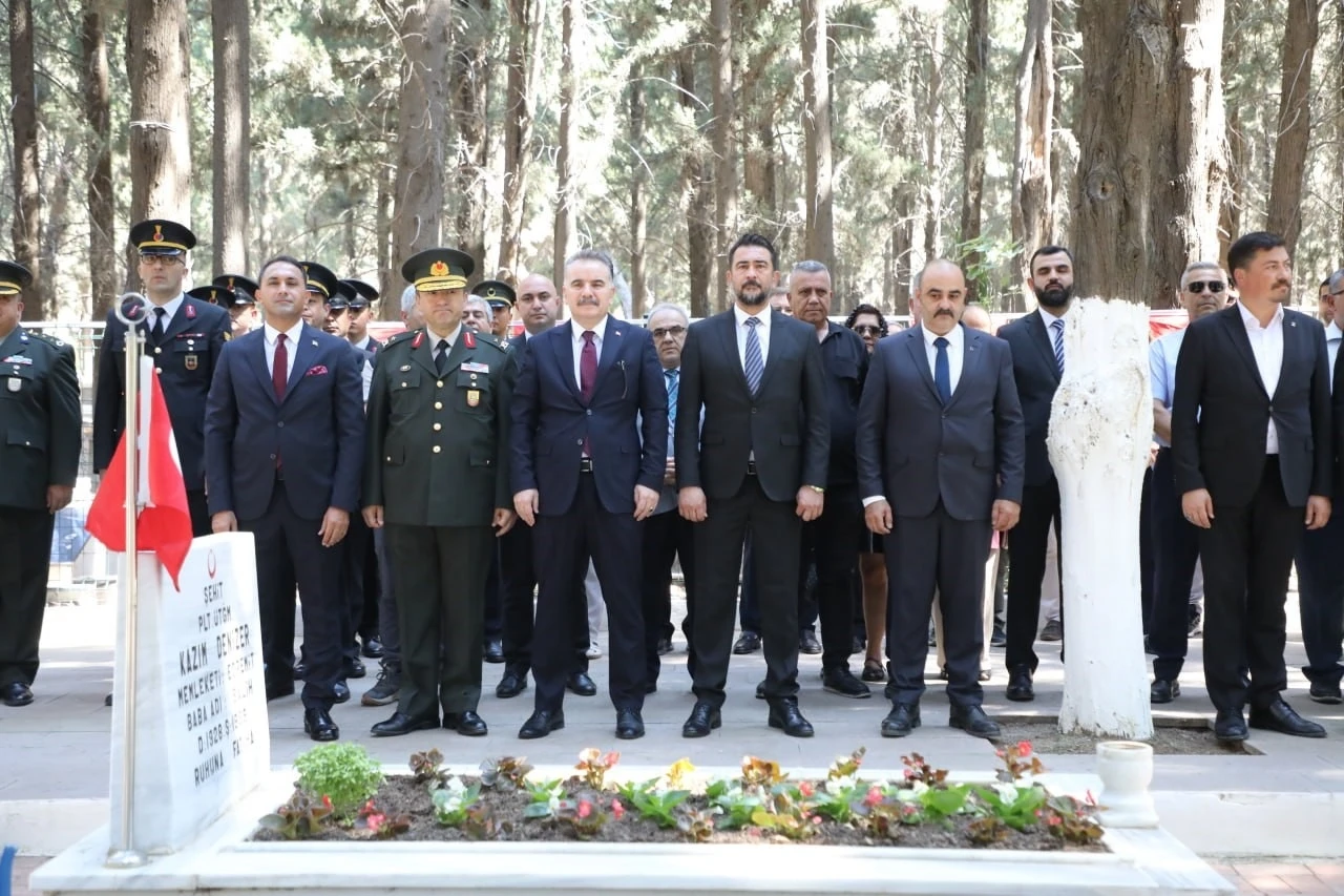 Edremit&rsquo;te 15 Temmuz şehitleri dualarla anıldı
