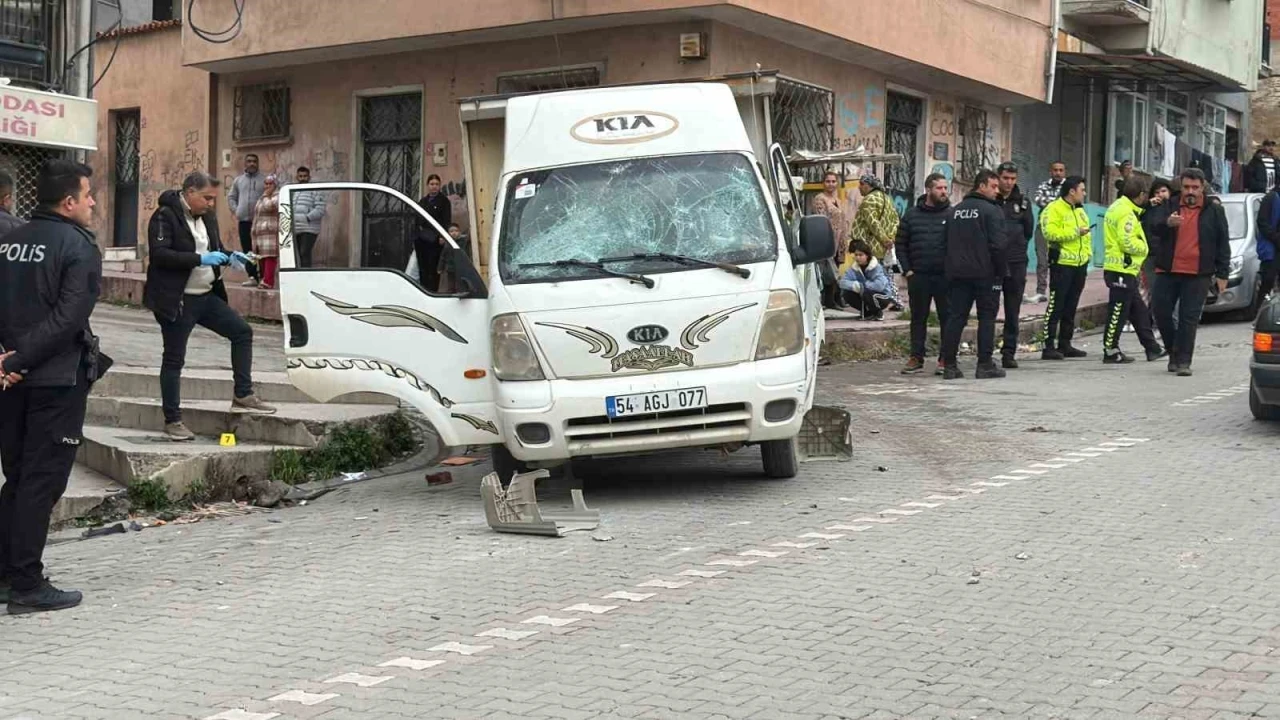 Edremit&rsquo;te alacak verecek kavgası kanlı bitti: 2 yaralı
