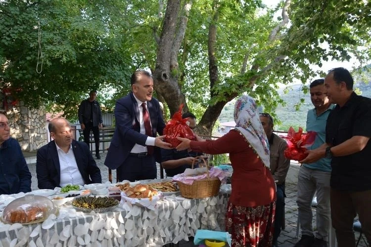 Edremit’te Kaymakam Odabaşı’ndan arıcı ziyareti
