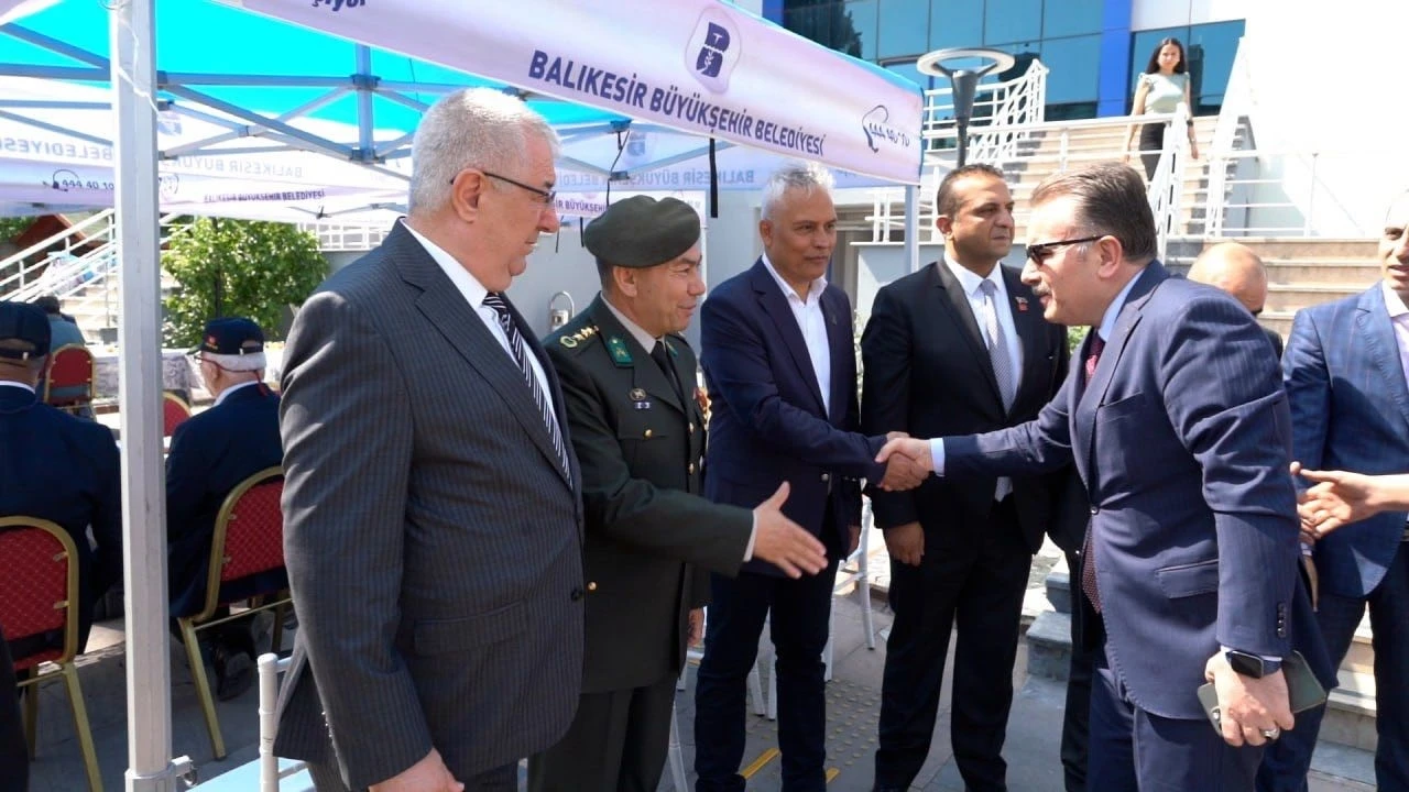 Edremit’te kurumlar arası bayramlaşma töreni düzenlendi
