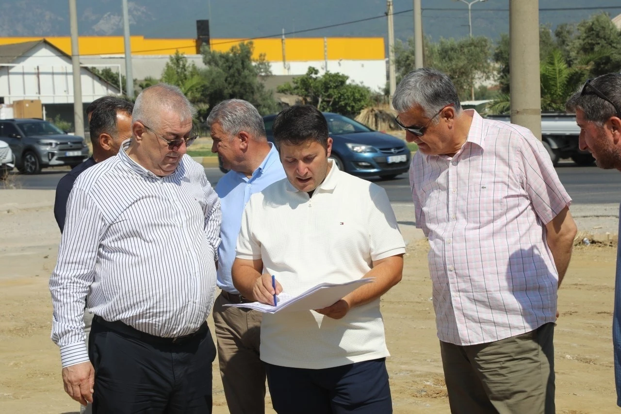 Edremit&rsquo;te trafiği rahatlatacak yan yol &ccedil;alışması
