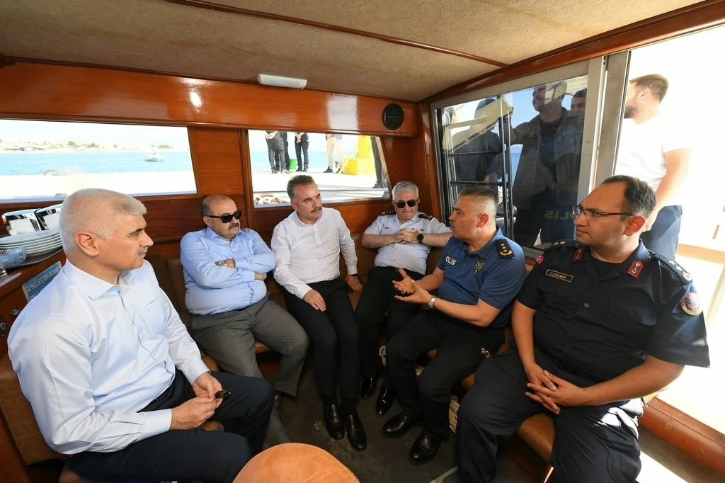 Edremit’te Vali’den ‘Polis Botu’nda inceleme
