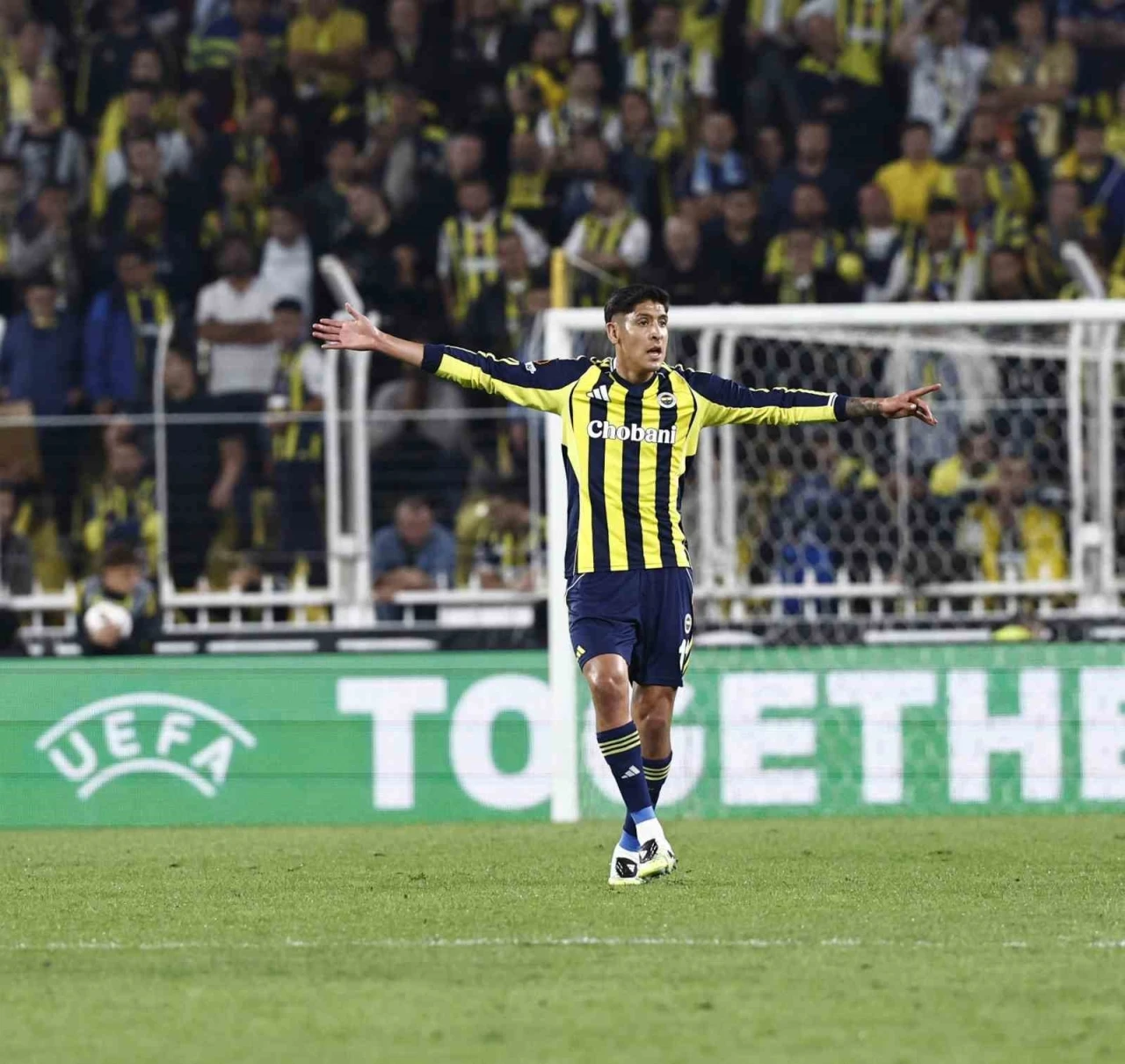 Edson Alvarez, 5 maç sonra sahada
