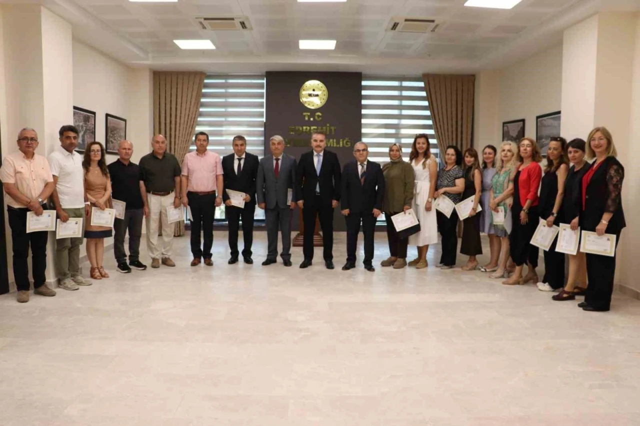 EESKEP kapsamında g&ouml;rev alan eğitimciler başarı belgesi ile &ouml;d&uuml;llendirildi
