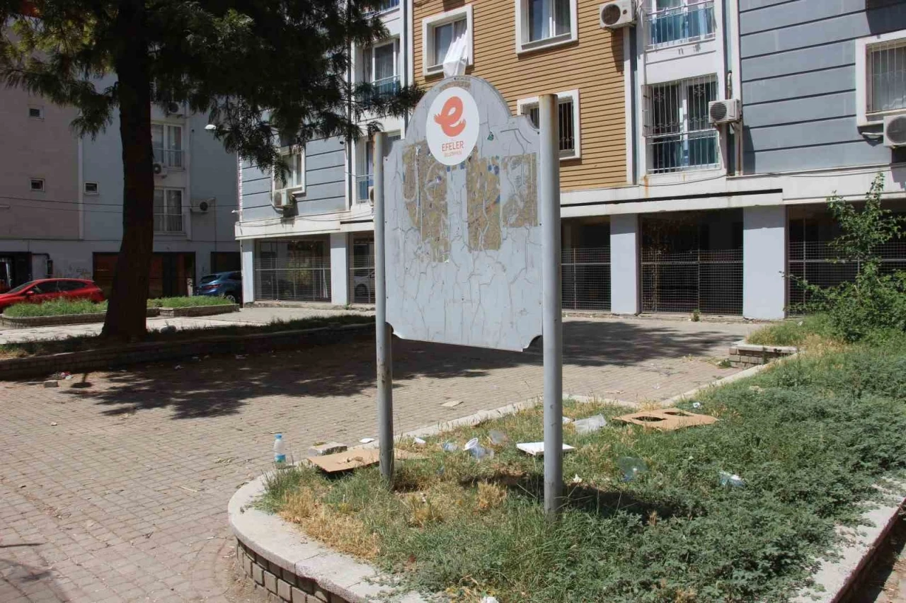 Efeler Belediyesi ilgilenmeyince, çocukların oynayacağı alan çöplüğe döndü

