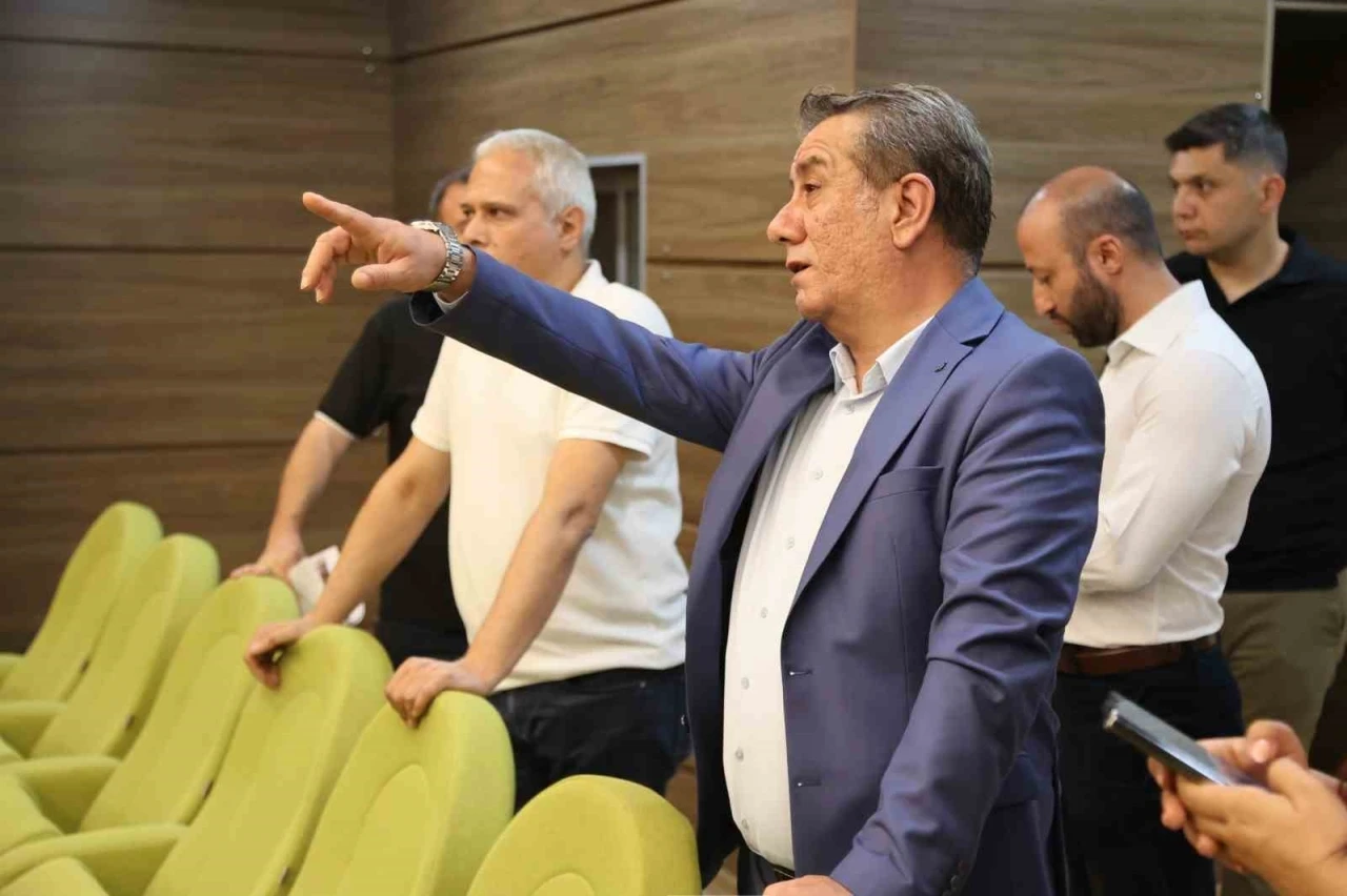 Efeler Belediyesi Muzaffer İzg&uuml; Salonu yeni y&uuml;z&uuml;yle sanatseverleri bekliyor
