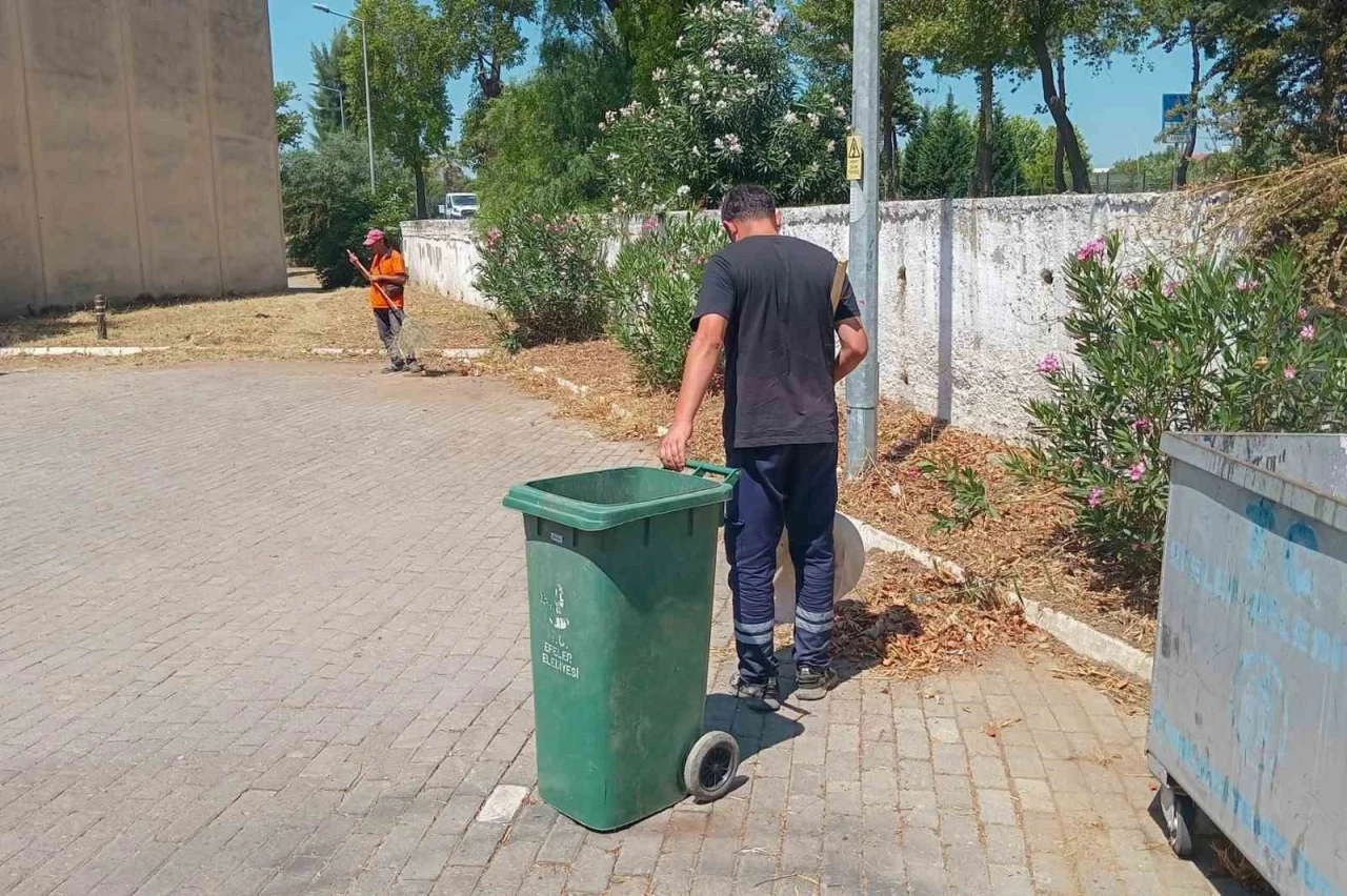 Efeler Belediyesi&rsquo;nden gıda &ccedil;arşısında temizlik &ccedil;alışması
