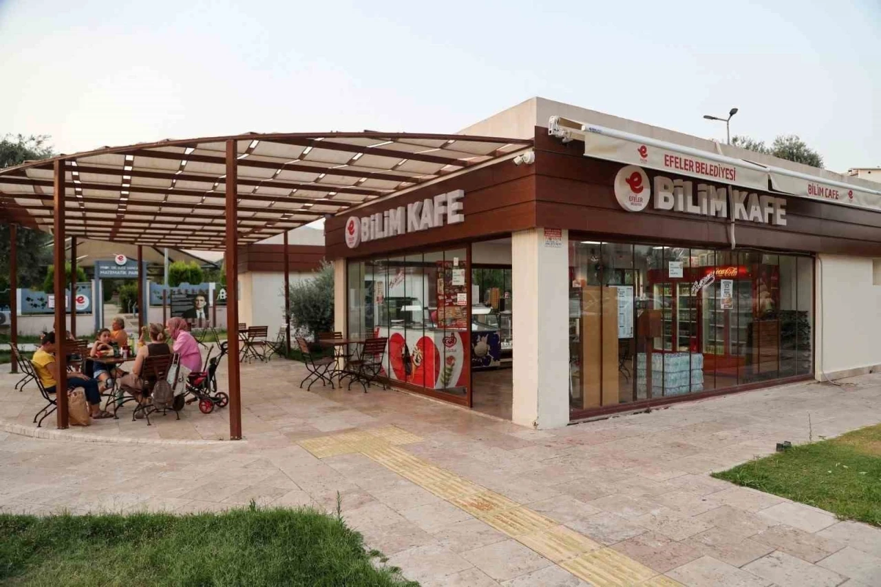 Efeler&rsquo;de Bilim Kafe yaz akşamlarında da ziyaret&ccedil;ilerini ağırlayacak
