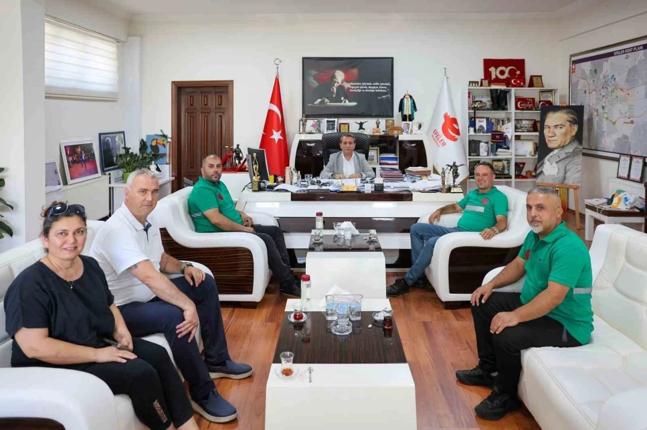 Efeler&rsquo;de hayat kurtaran belediye personeline anlamlı &ouml;d&uuml;l
