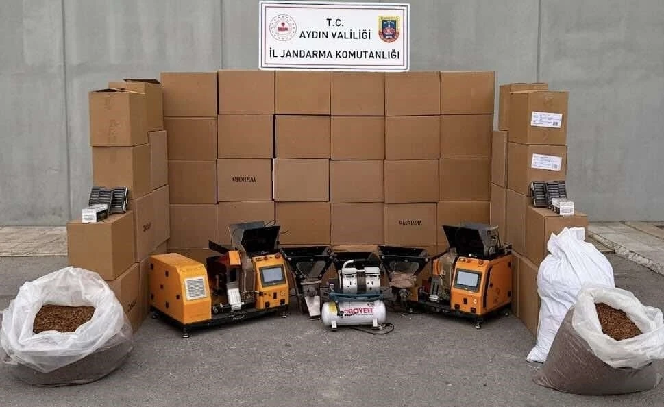 Efeler&rsquo;de ka&ccedil;ak sigara imalathanesine baskın
