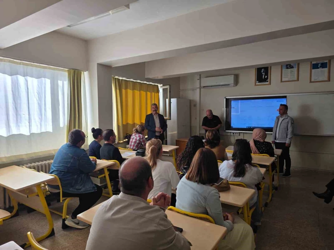 Efeler’de öğretmenler proje üretimi için bir araya geldi
