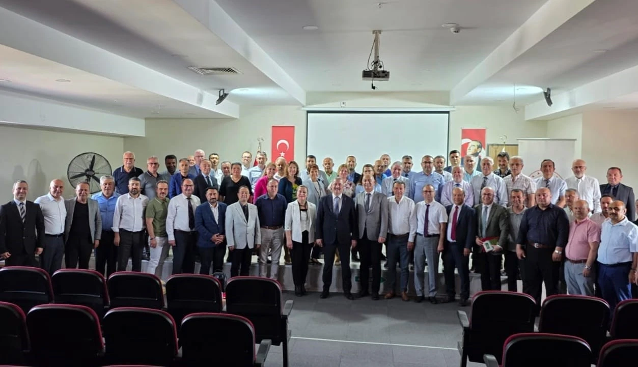 Efeler’de öğretmenlere yapay zeka eğitimi verildi
