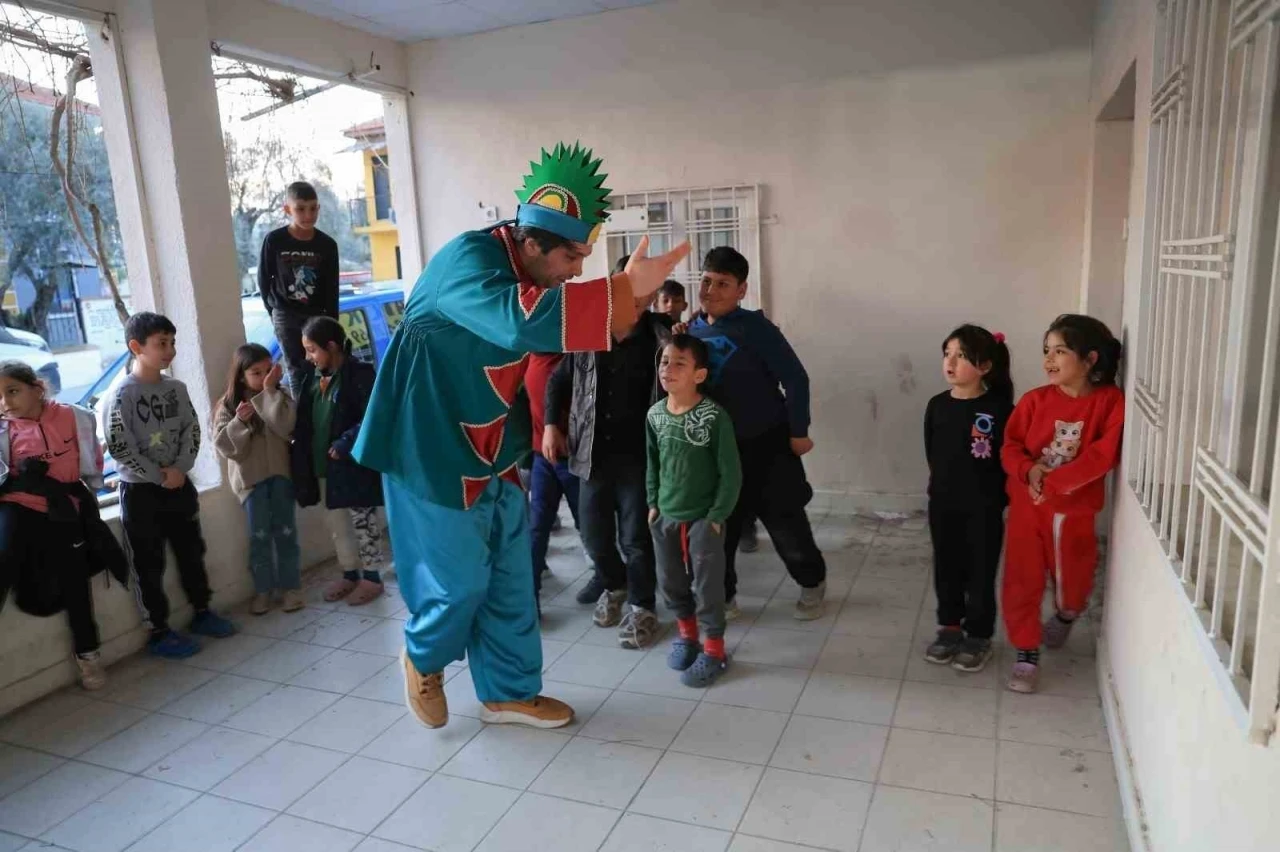 Efeler&rsquo;in iftar programlarında &ccedil;ocuklar unutulmadı
