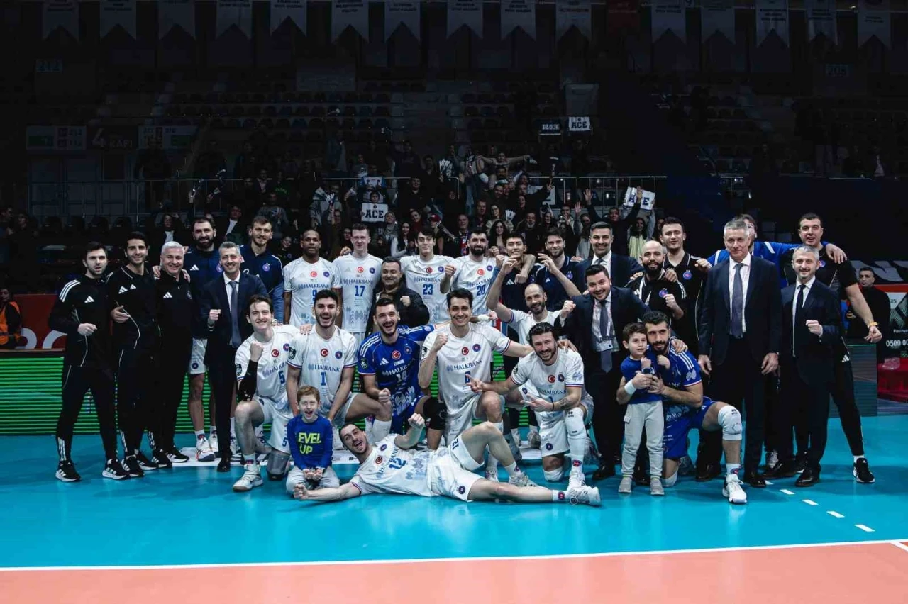 Efeler Ligi: Halkbank: 3 - Altekma: 0
