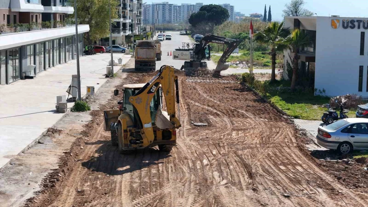 Efeler Zeybek Mahallesi’ndeki yol yenileniyor