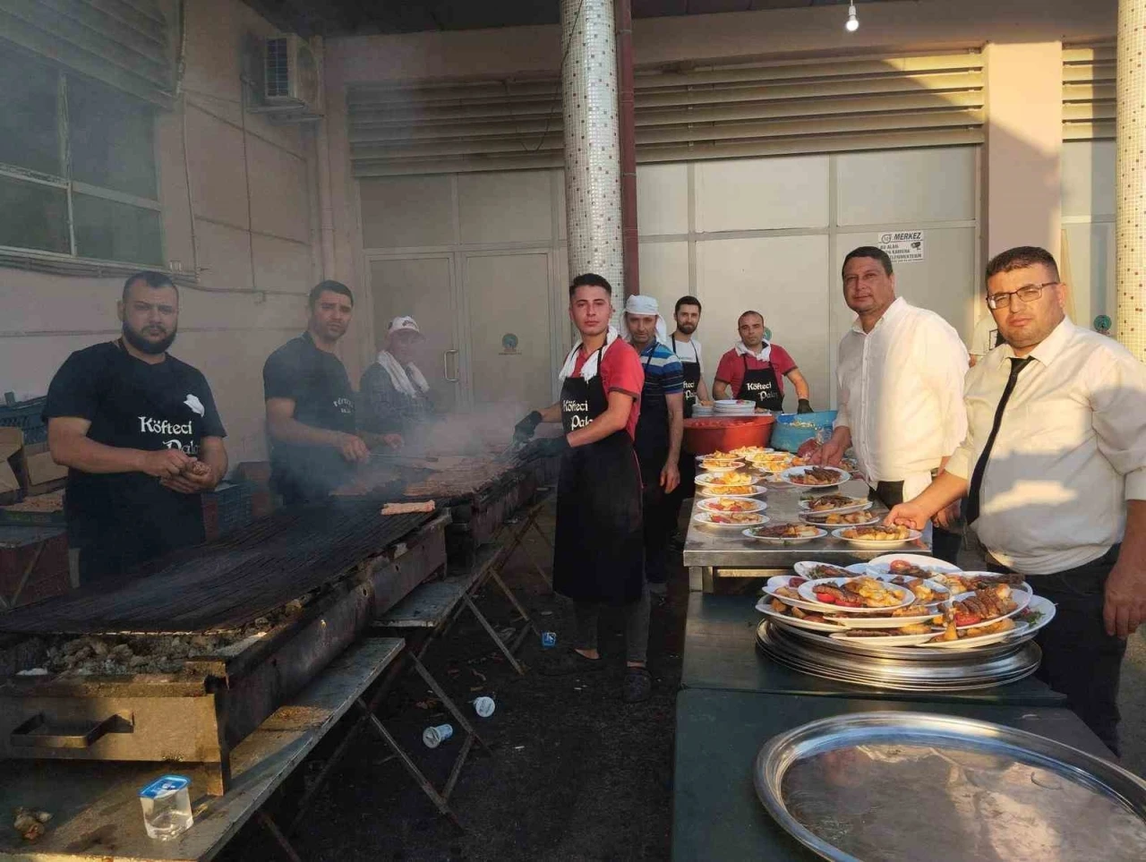 Ege’de düğün sezonu başladı, köfte yoğurmak meslek oldu
