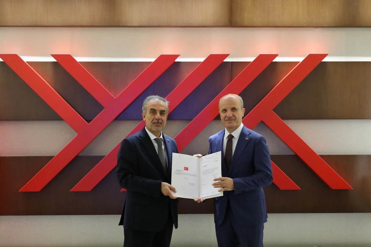 Ege &Uuml;niversitesi Rekt&ouml;r&uuml; Prof. Dr. Musa Alcı mazbatasını aldı
