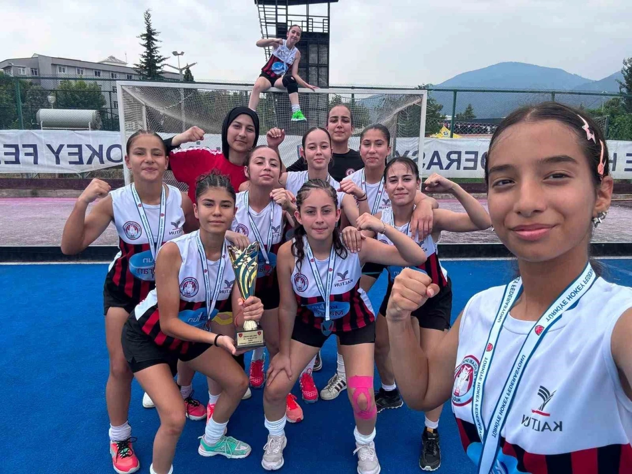 Ege Yıldızları U16 T&uuml;rkiye Hokey 1&rsquo;inci Ligi&rsquo;nde T&uuml;rkiye ikincisi oldu
