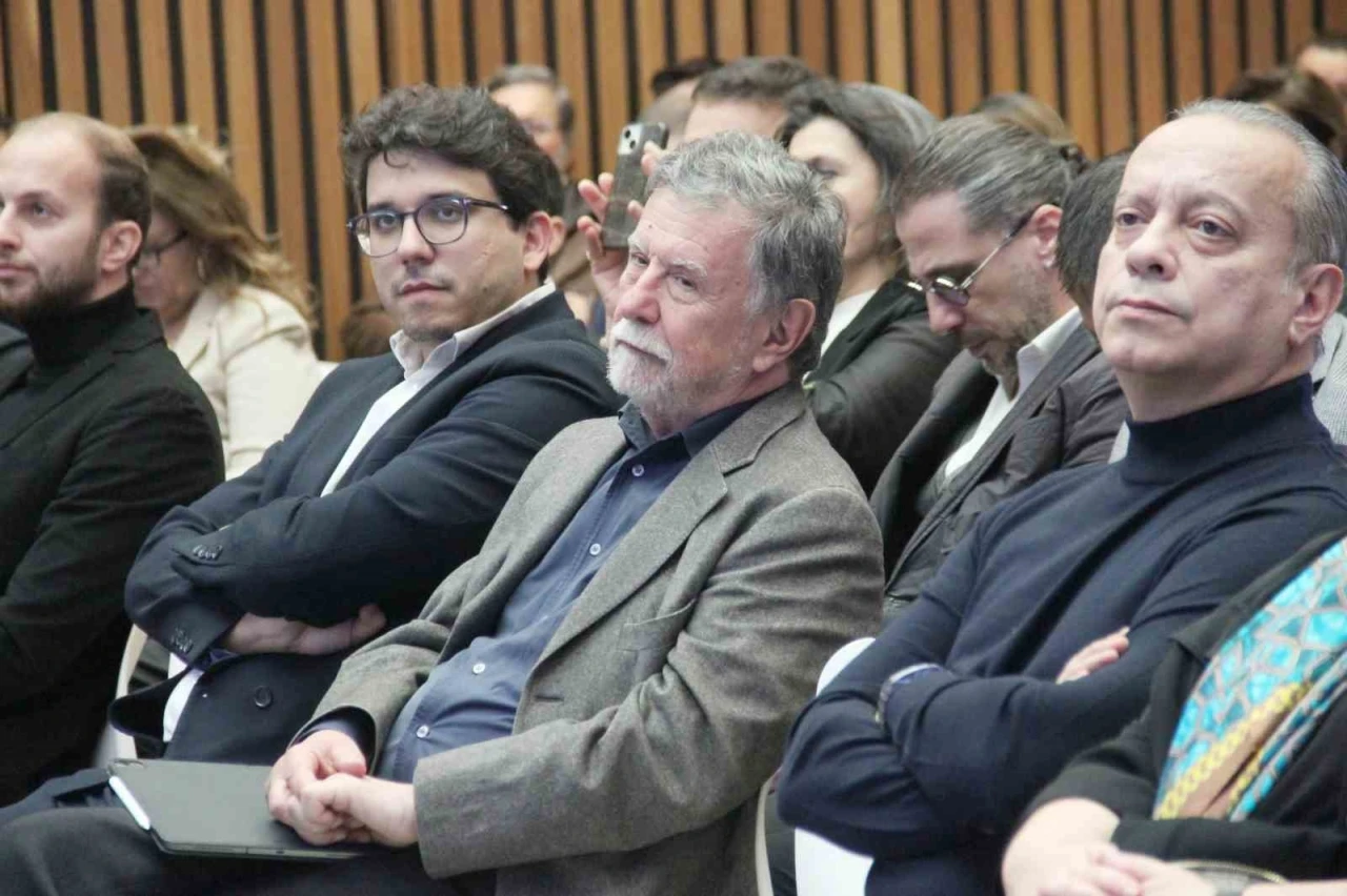 EGİAD &rsquo;D&ouml;n&uuml;ş&uuml;m Sahnesi&rsquo; ile iş d&uuml;nyasının liderlerini İzmir&rsquo;de buluşturdu
