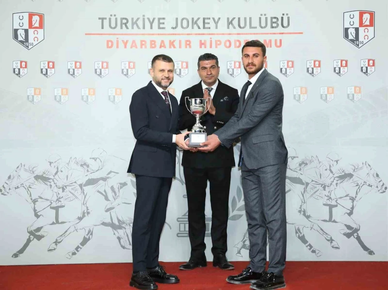 Eğil Belediye Başkanlığı koşusunu ‘Menabinoğlu’ kazandı
