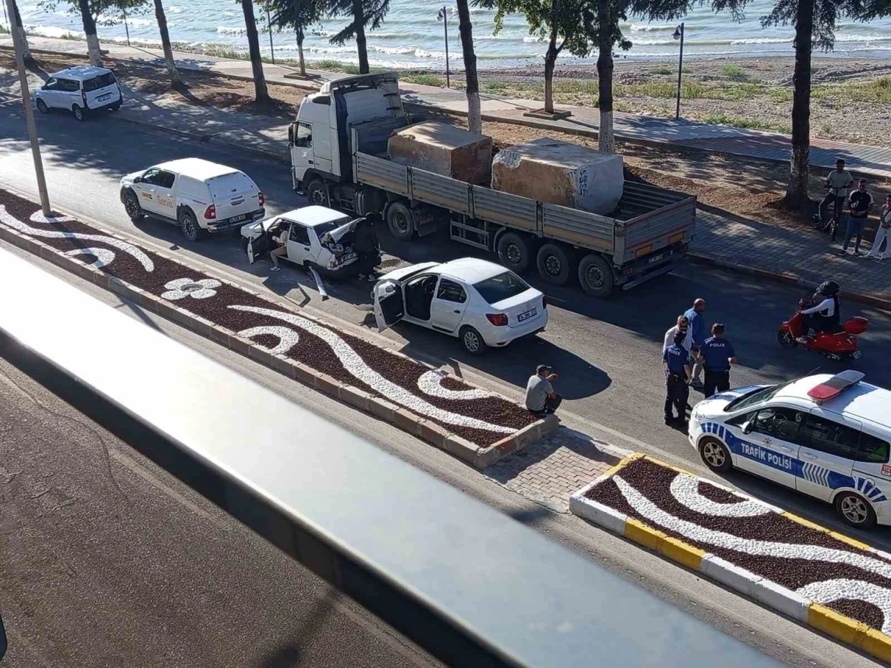 Eğirdir’de 3 aracın karıştığı zincirleme kazada 1 kişi yaralandı
