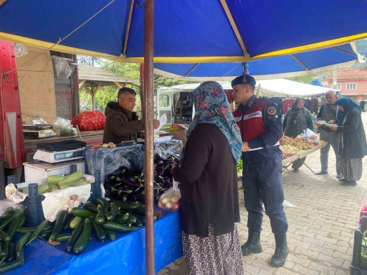 Eğirdir Jandarmasından &quot;dikkat hırsız var&quot; eğitimi
