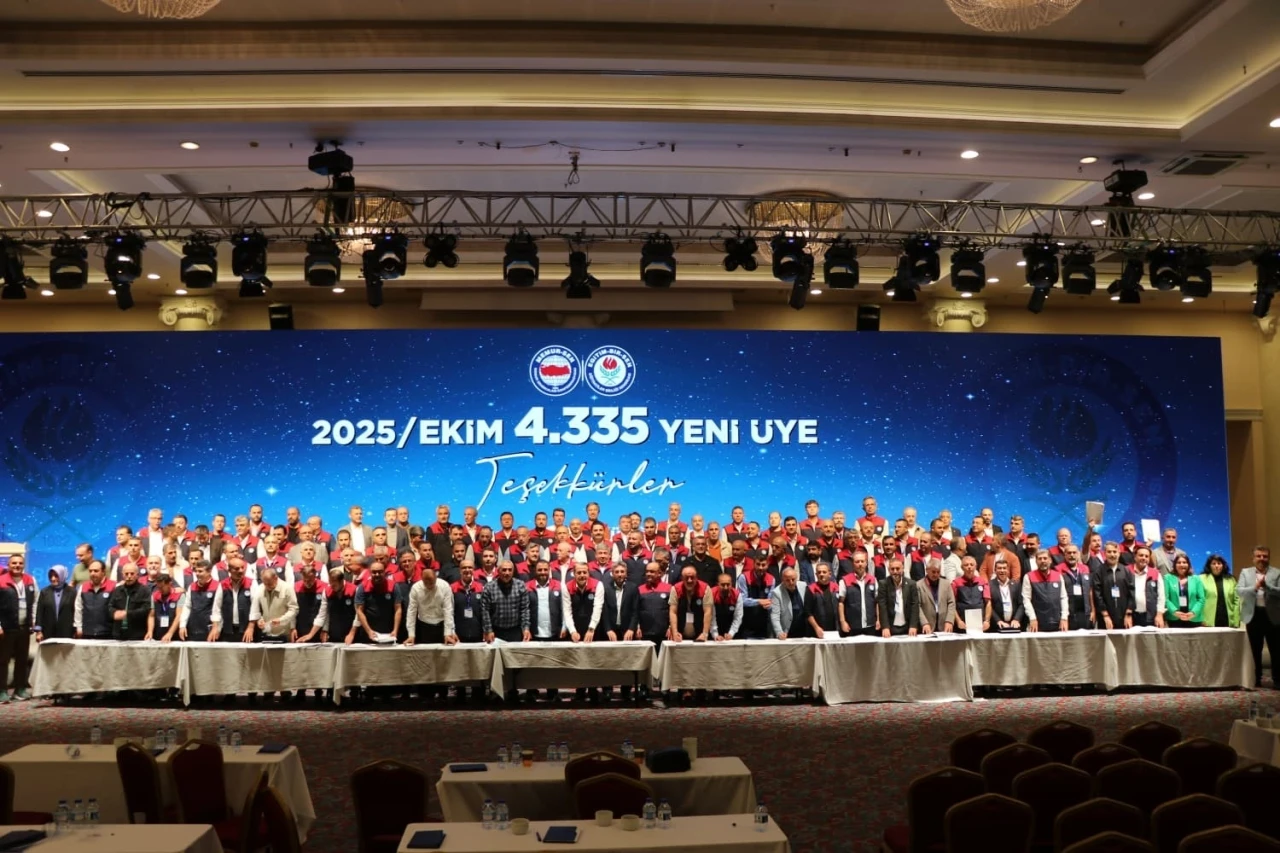 Eğitim-Bir-Sen Adana heyeti Antalya’dan ödülle döndü
