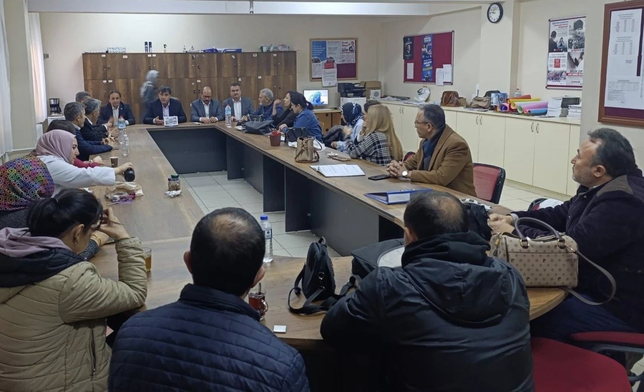 Eğitim-Bir-Sen Manisa 1 No&rsquo;lu Şube Alaşehir&rsquo;de eğitim paydaşlarıyla buluştu
