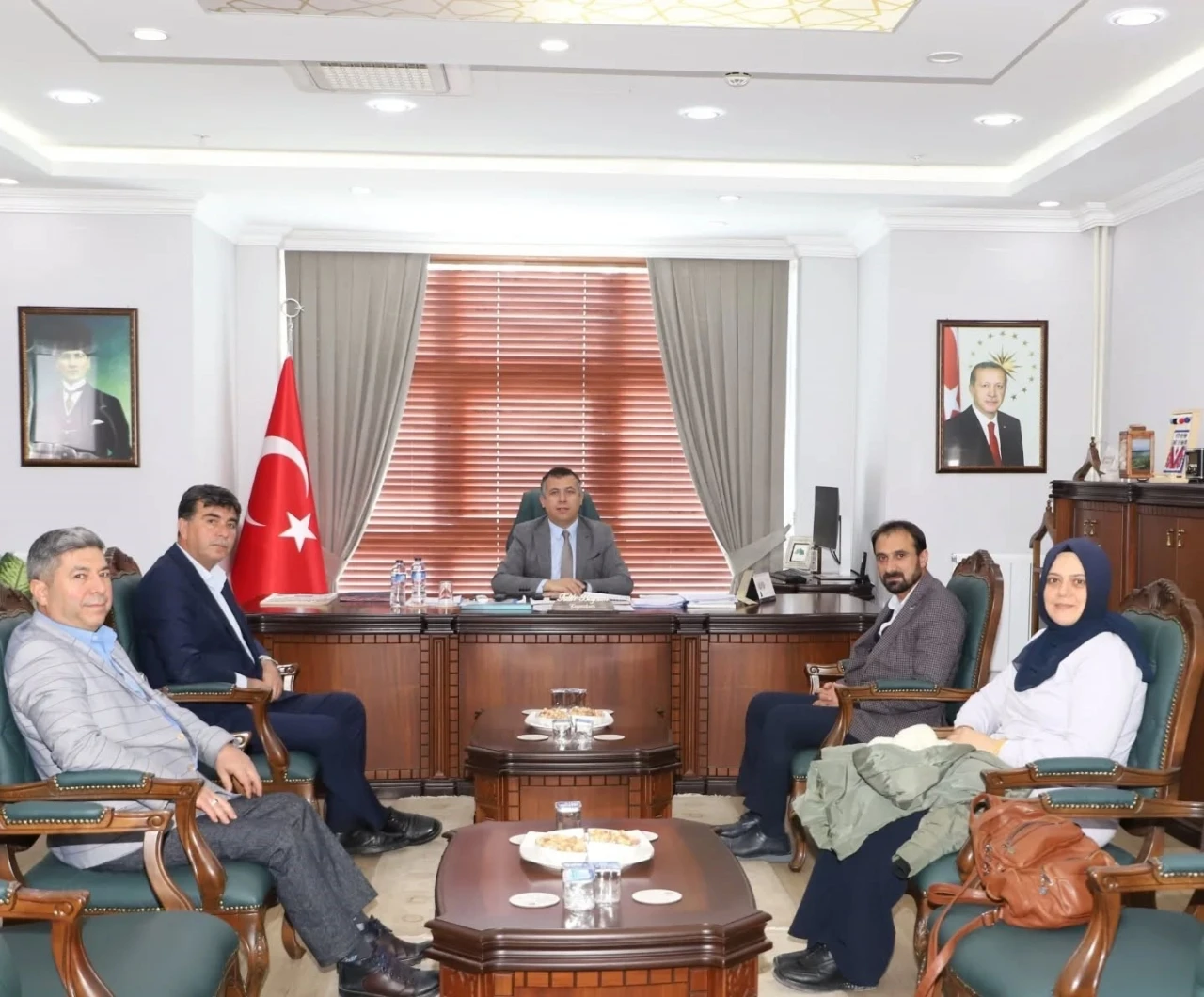 Eğitimcilerin talepleri Demirci’de masaya yatırıldı
