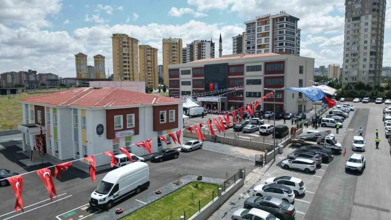 Eğitimde rekor kıran Melikgazi Belediyesi, 3 okulu daha hizmete açtı

