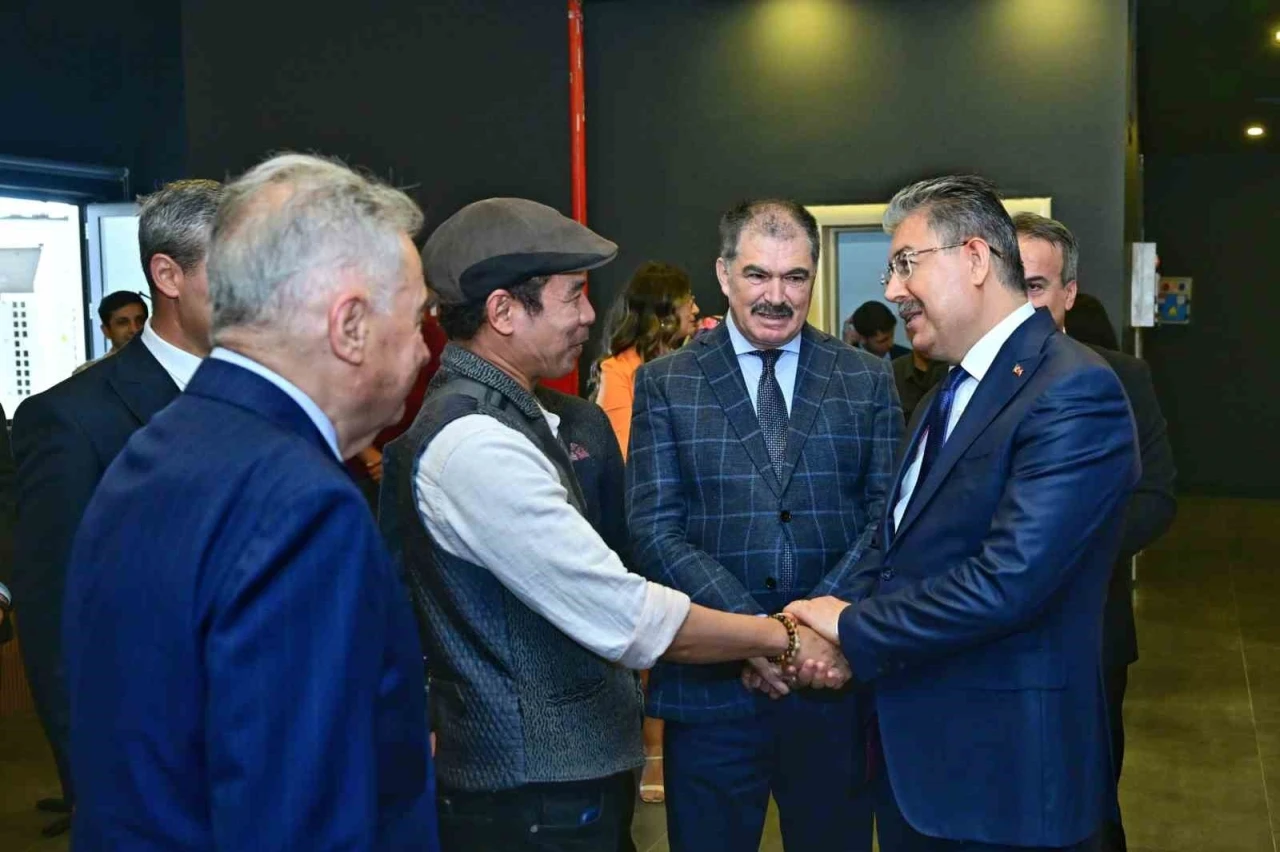 Eğitime destek veren hayırseverler "Ahde Vefa Resim Sergisi"