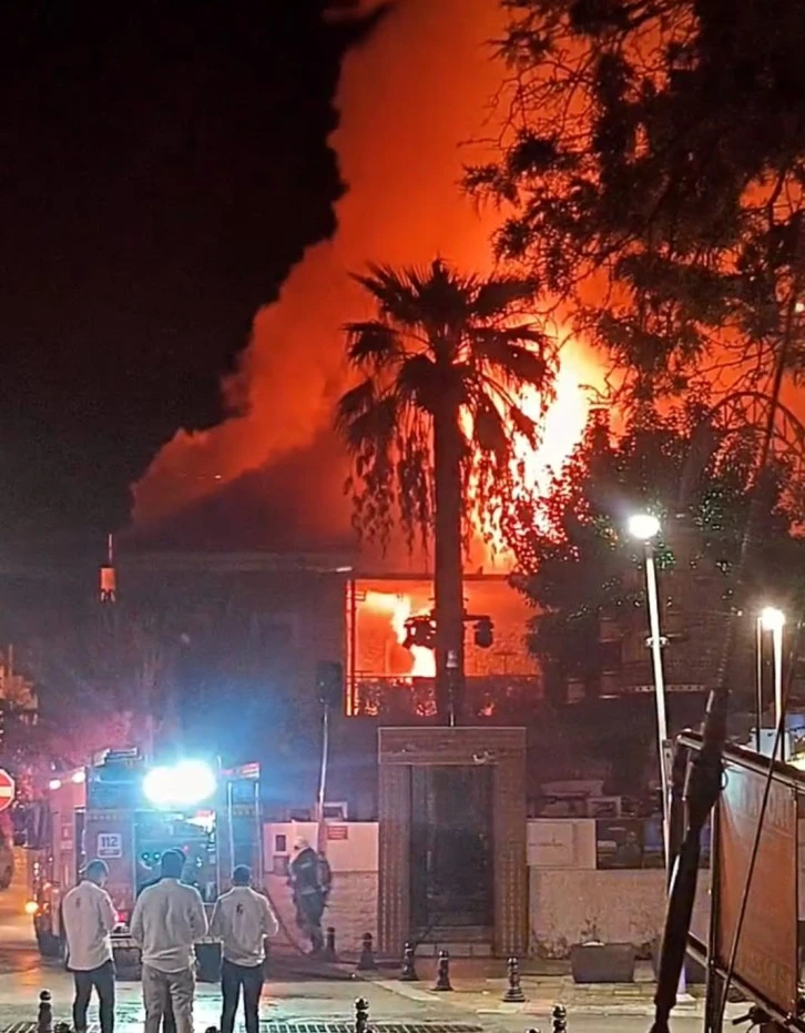 Eğlence mekanında yangın paniği