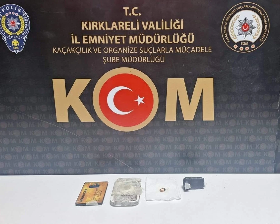 Ehliyet sınavında kopya düzeneği ile yakalandı: Görülmeyecek şekilde kulaklık yerleştirmiş
