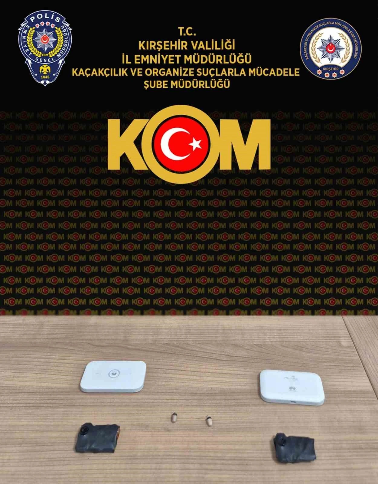 Ehliyet sınavında kopya d&uuml;zeneğiyle yakalandılar
