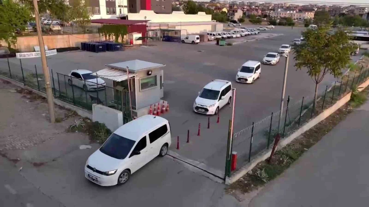 Ehliyetlerine el konulan sürücüler için sahte alkol testi düzenleyen şebekenin 42 üyesi yakalandı
