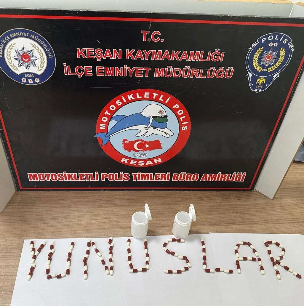 Ehliyetsiz plakasız motosiklet kullanırken &uuml;zerinde uyuşturucu &ccedil;ıktı
