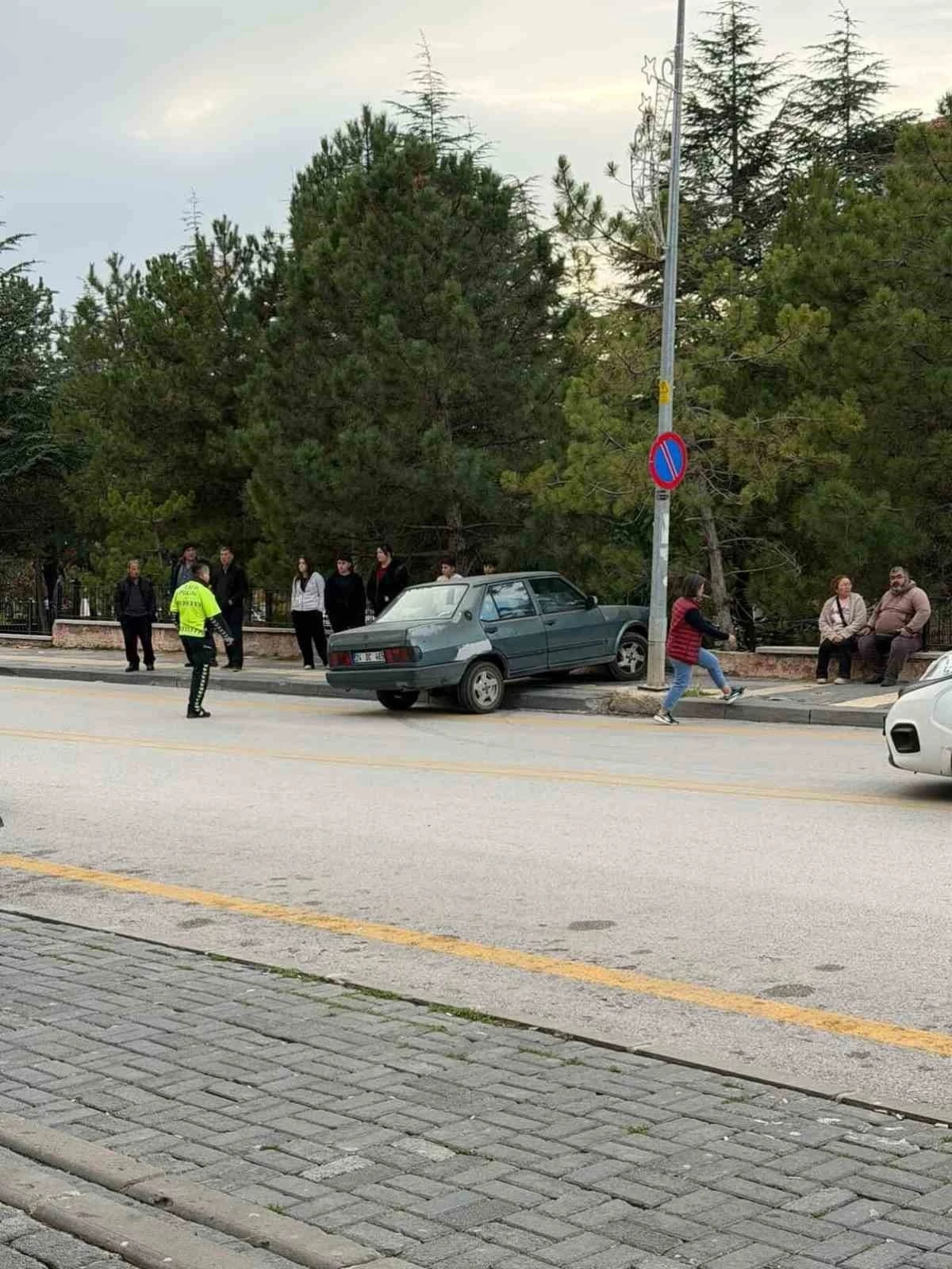 Ehliyetsiz sürücünün çarptığı yaya yaralandı
