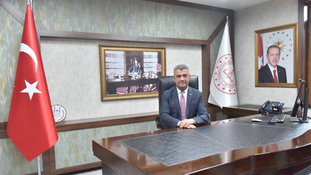 Ekici: "Erzurum eğitim ailesinin her ferdine minnettarız"
